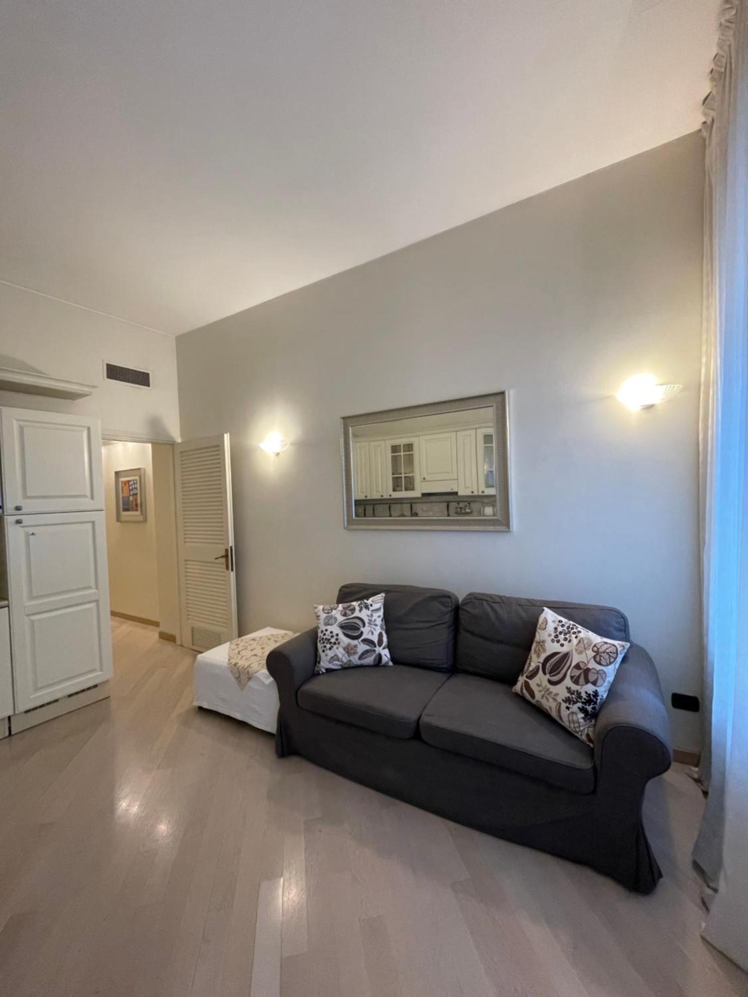 Downtown Apartment Милан Экстерьер фото